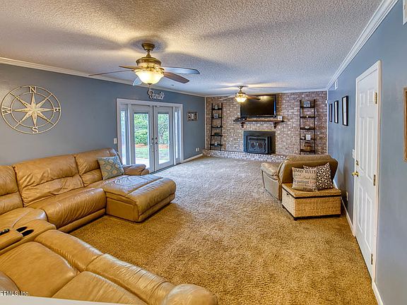 4th image of 2724 Connie Cir