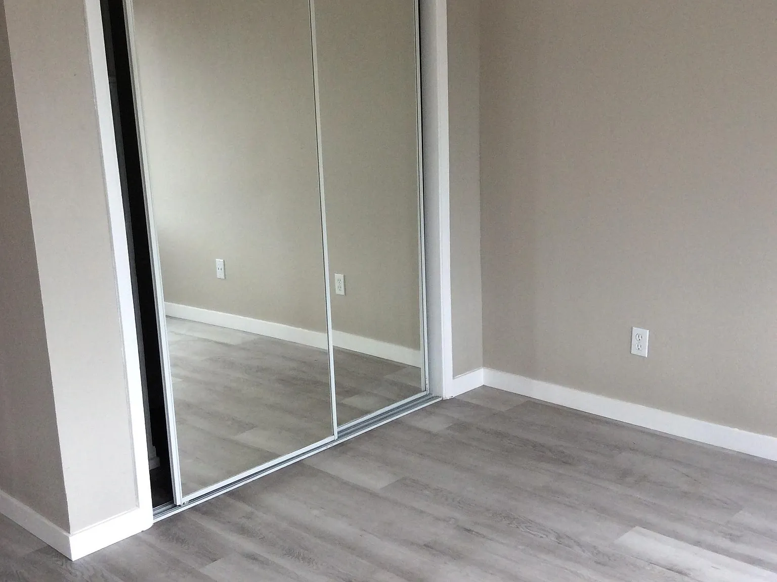 2 bed, 650 sqft, $2,100 — Photo 2