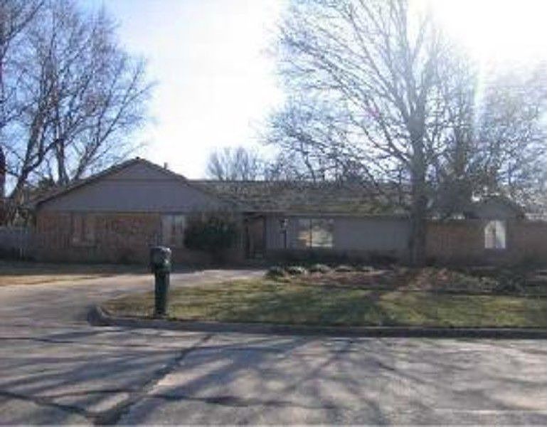 1st image of 2802 W Simmons Ln