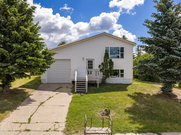 307 7th St S, New Salem, ND 58563