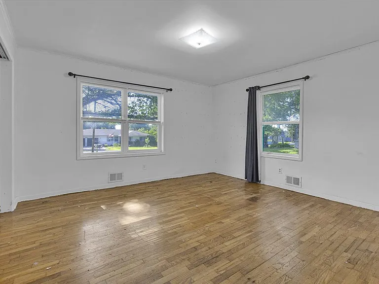 535 Wallace St — Photo 11