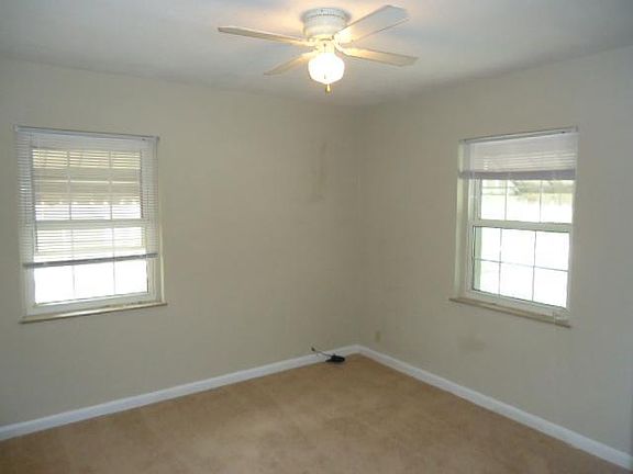 5th image of 3962 Roswell Ave
