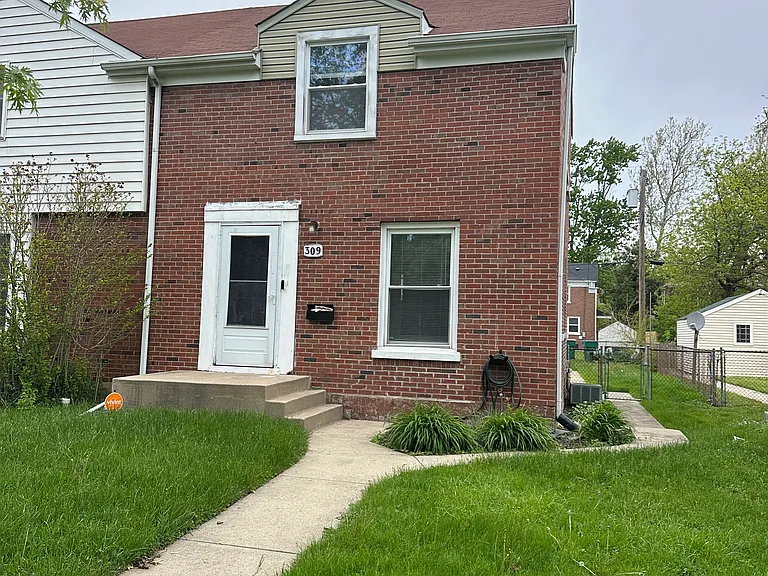 309 Belden Pl — Photo 10