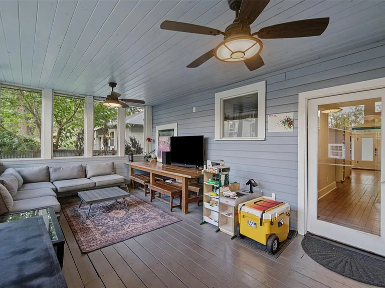 906 Willow St — Photo 18