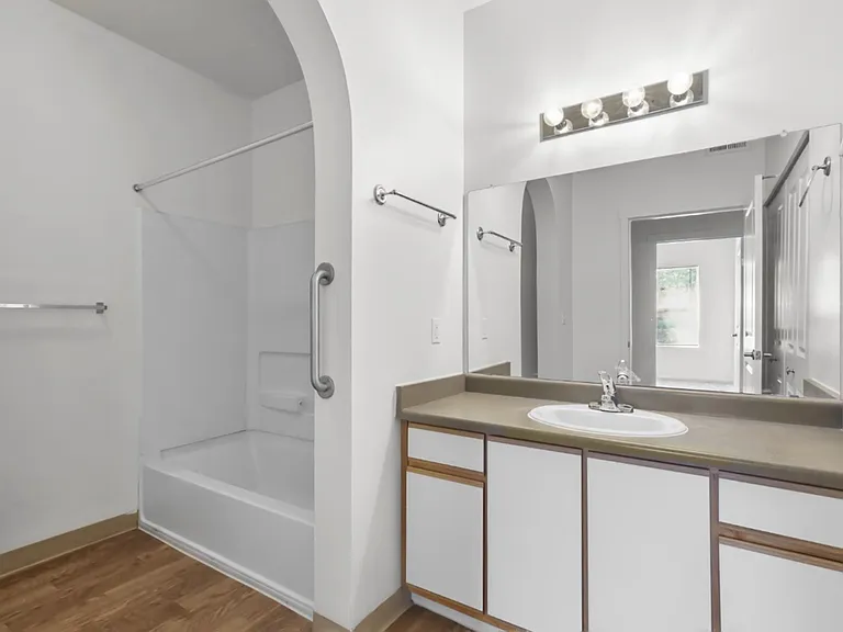 La Terraza Senior Apartments — Photo 9