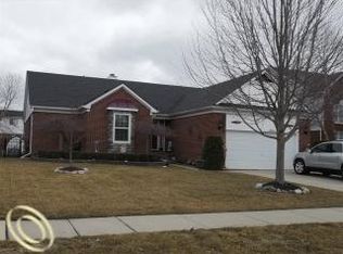 52614 Winsome Ln, Chesterfield, MI 48051