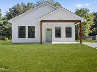 1320 Willow St, Ocean Springs, MS 39564