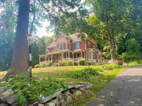 15 Hillside Place, New Britain, CT 06051