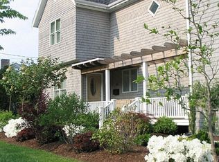 194 Eustis Ave, Newport, RI 02840