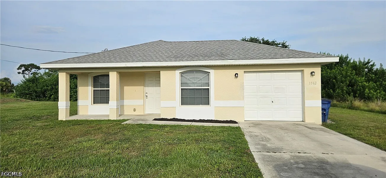 3 bed, 2.0 bath, 1048 sqft, $1,695 — Photo 1