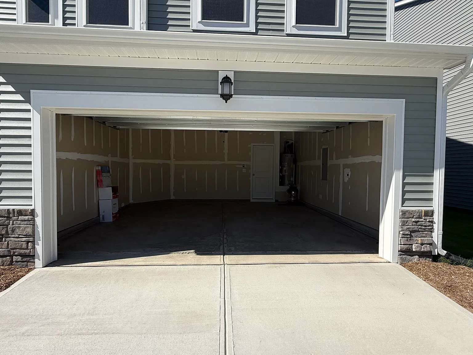 3 bed, 1924 sqft, $2,300 — Photo 2