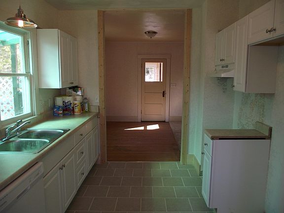 2nd image of 116 E Ave NE