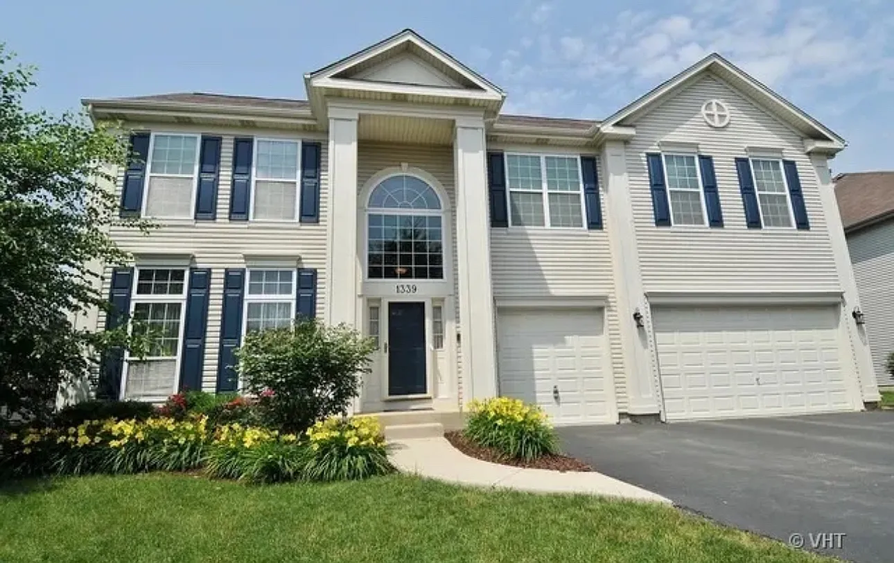 1339 Palisades Dr — Photo 1