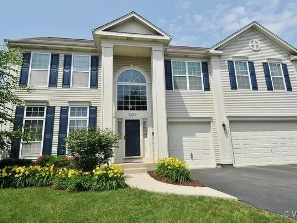 1339 Palisades Dr