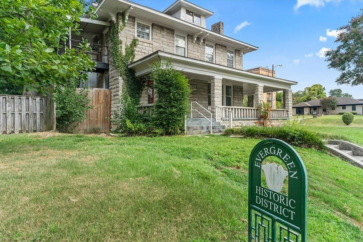 3 bed, 3.5 bath, $2,250 — Photo 2