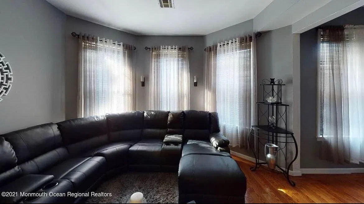 3 bed, 1000 sqft, $2,150 — Photo 3