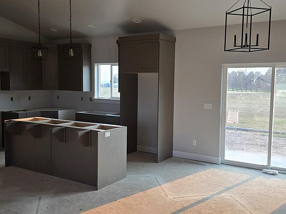 4th image of 1401 Leslie Dr