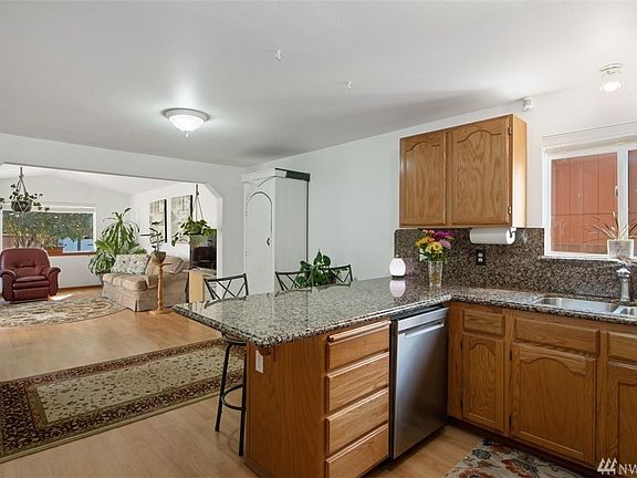This open floor plan really takes advantage of the living space to create a wonderful flow between the kitchen and dining/sitting area