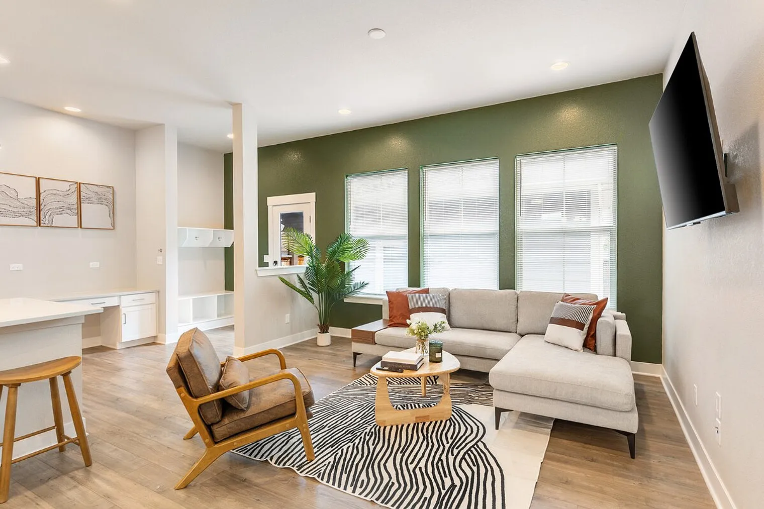 3 bed, 3.5 bath, $8,020 — Photo 1