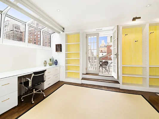 Sold by Sotheby's International Realty | media 6