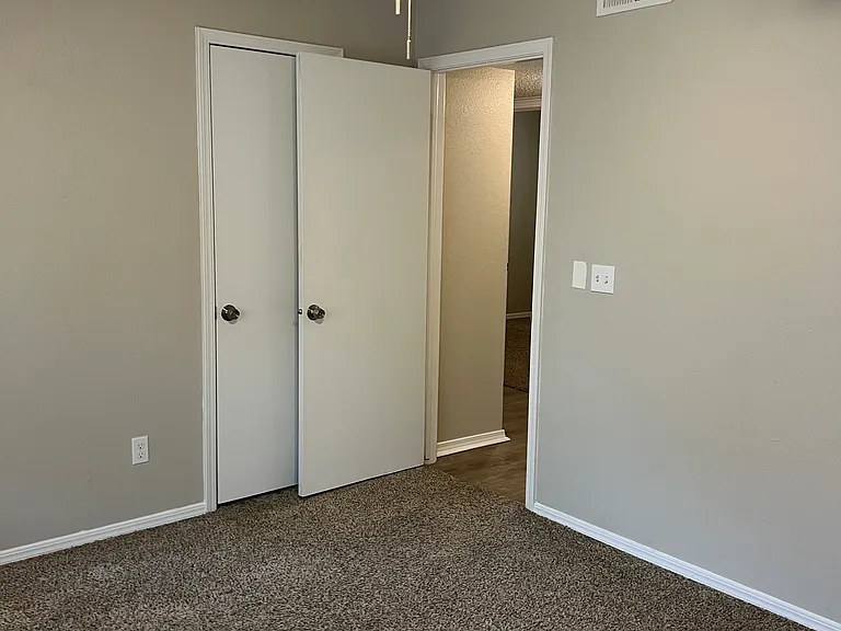 513 Redwood Dr — Photo 15