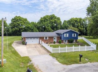 6 Frisse Ct, Highland, IL 62249