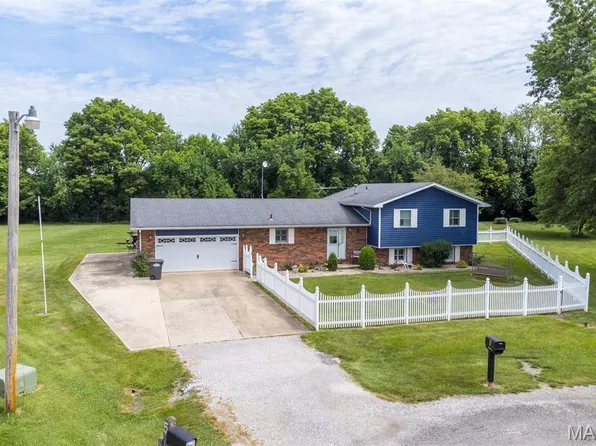 6 Frisse Ct, Highland, IL 62249