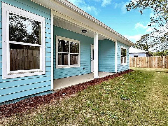 Rear view, there is larger side yard for children's play area.