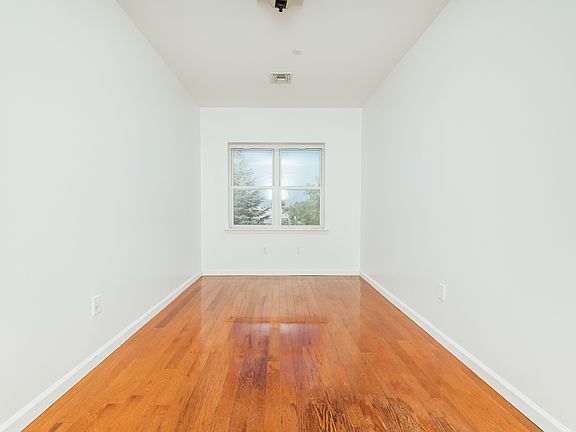 5th image of 263 Evergreen Ave #4B