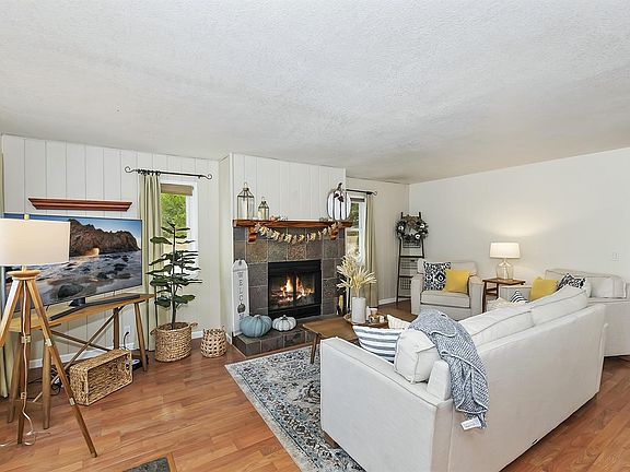 5th image of 26387 Lake Forest Dr