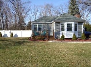 11 Anthony St, Agawam, MA 01001
