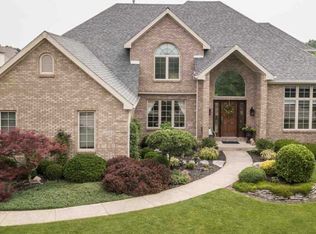 12018 Hampton Wood Dr, Fort Wayne, IN 46845
