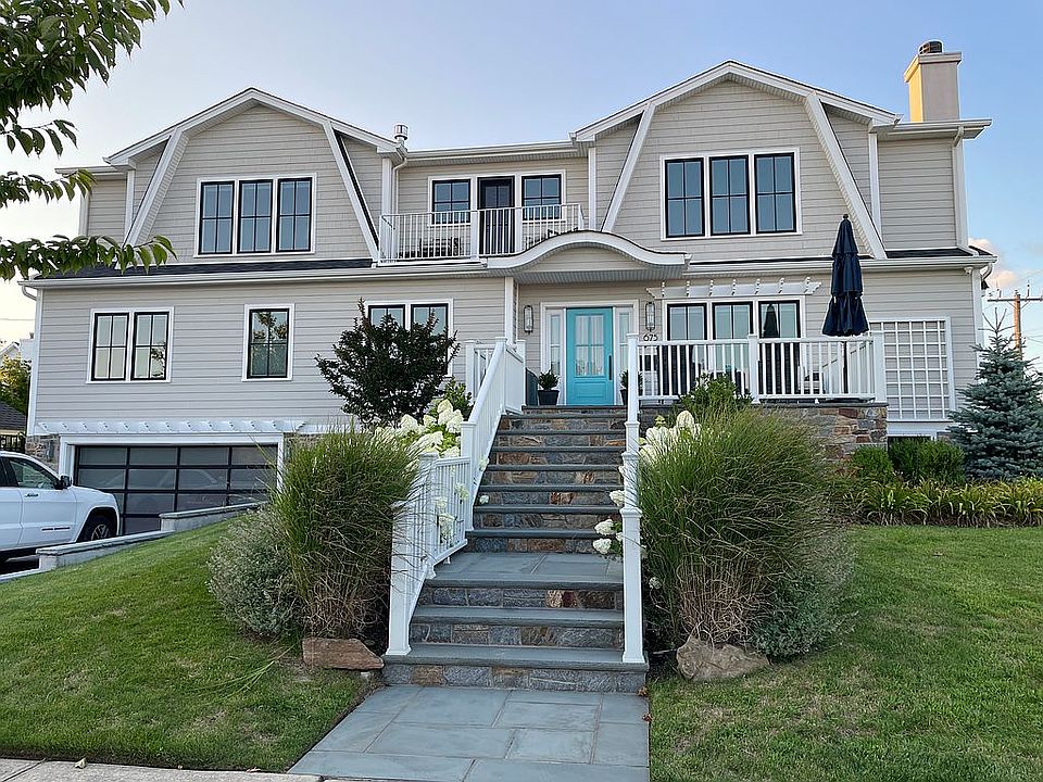 1st image of 675 E Olive St