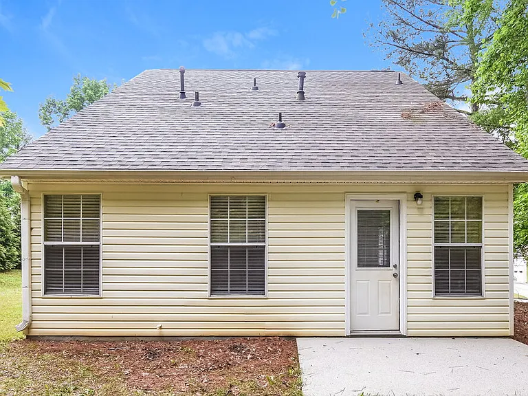 1531 Wembley Dr — Photo 16