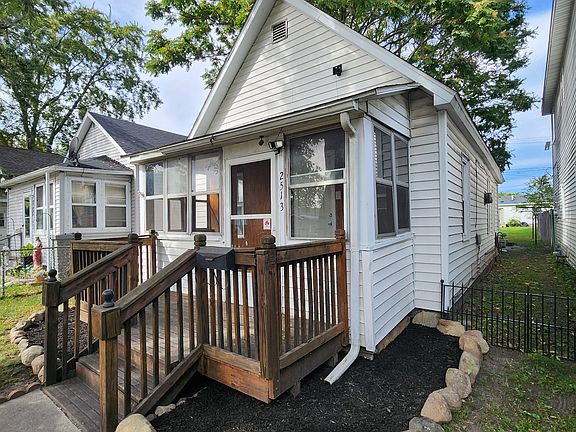 3rd image of 2513 Vanness St