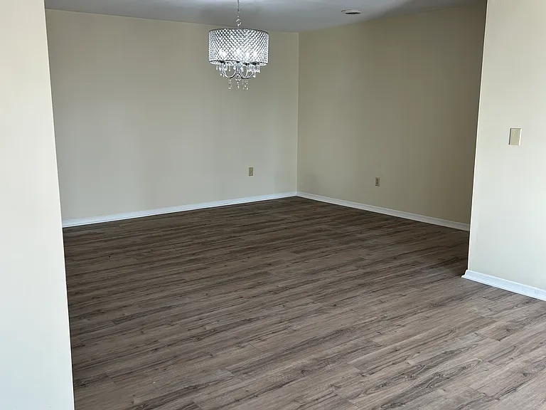 1700 Mountain View Rd — Photo 5