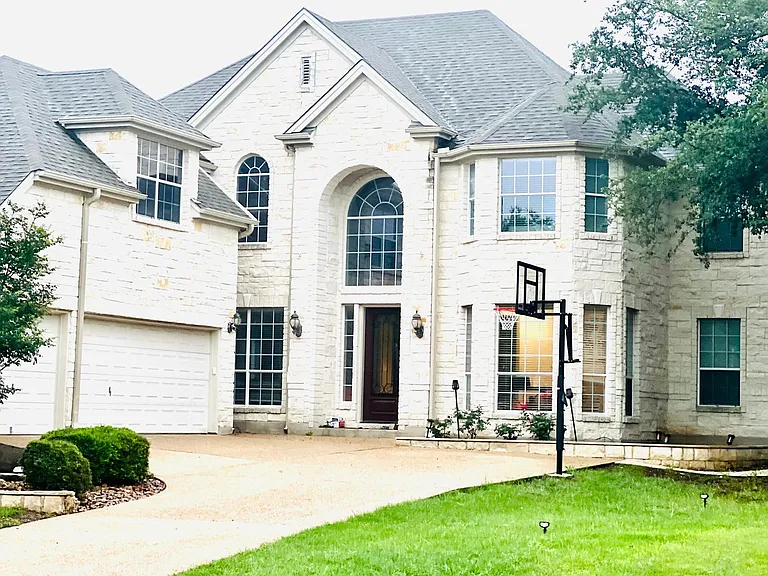 10905 Roy Butler Dr — Photo 4