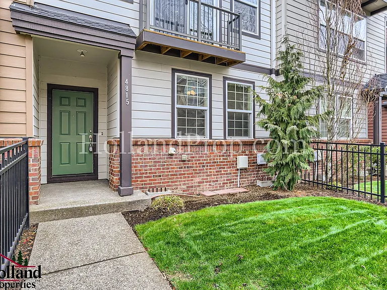 4815 SE Teakwood St — Photo 3