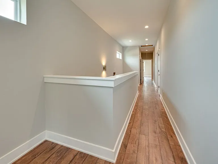 1201 Walsh St — Photo 9