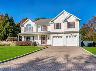 1 Burchell St, Blue Point, NY 11715