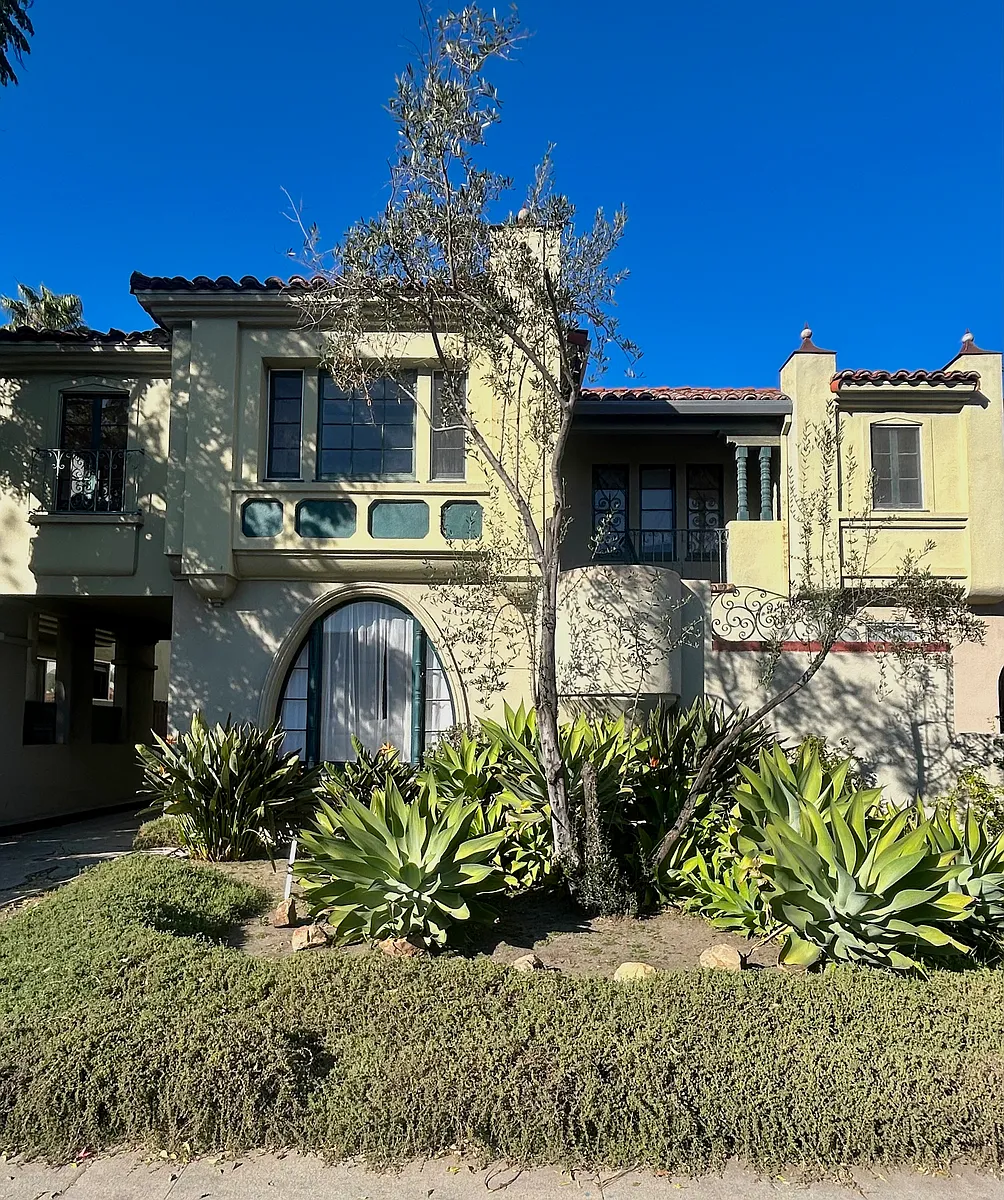 Front of the building - 8673 W Olympic Blvd