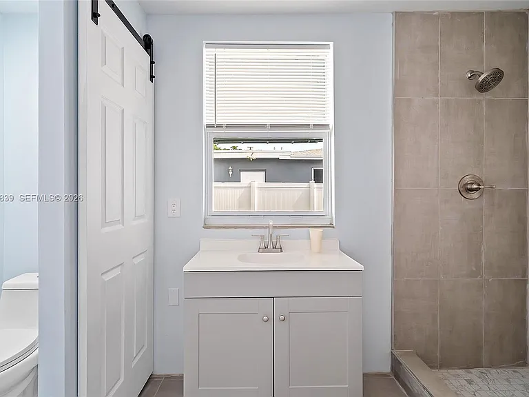 644 SW 7th Ct — Photo 22
