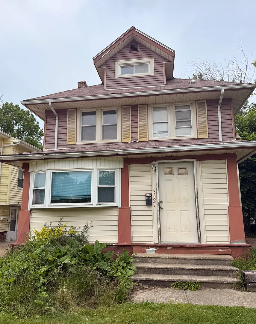 5 bed, 1.0 bath, 1350 sqft, $2,550 — Photo 1