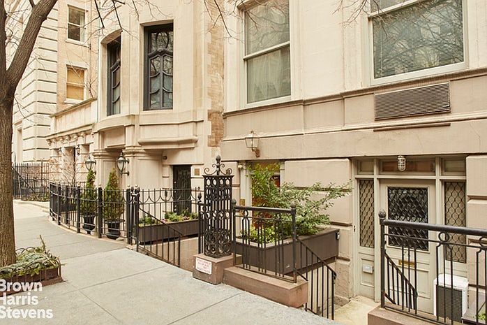 1st image of 7 E 81st St