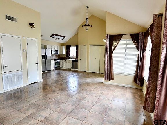 3rd image of 1725 Eaglewood Dr