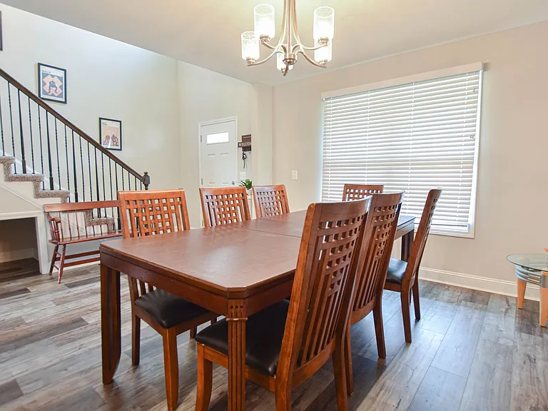 436 Kinslow Ct — Photo 3
