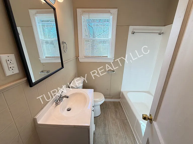 305 McPherson Ave — Photo 8