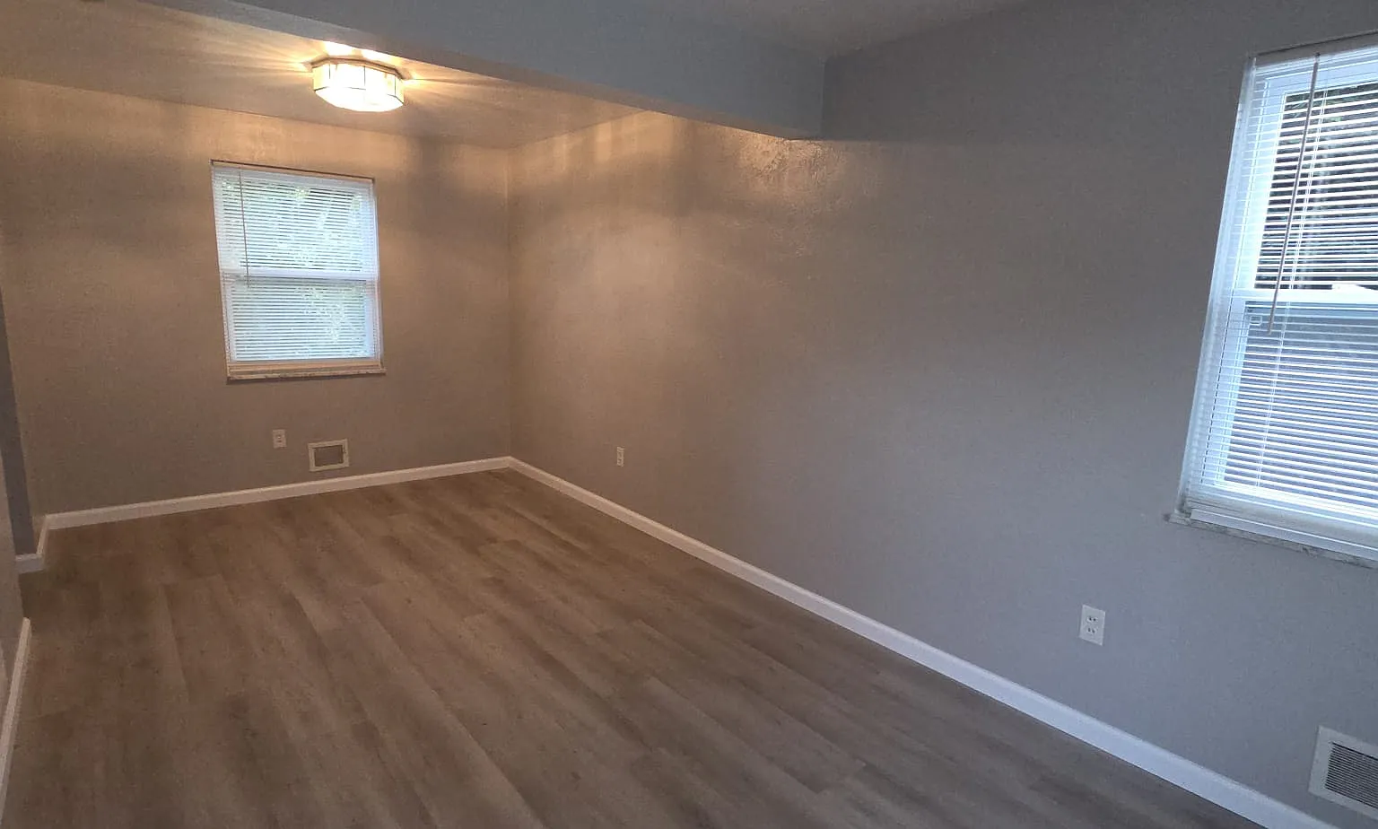 2 bed, 1000 sqft, $1,050 — Photo 3