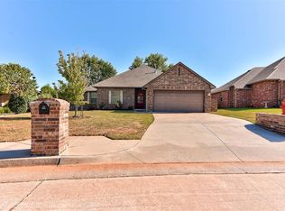 7020 Cherokee Xing E, Warr Acres, OK 73132