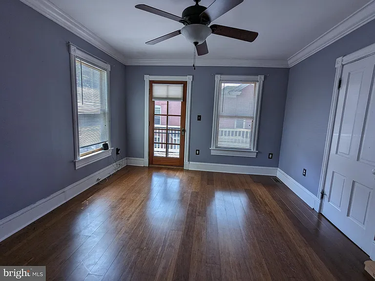 306 N Locust St — Photo 20